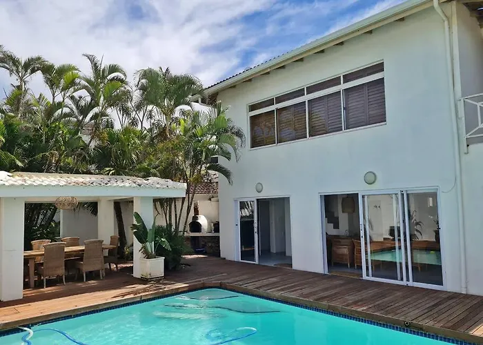 Spacious 4 Bedroom Beach House With Pool