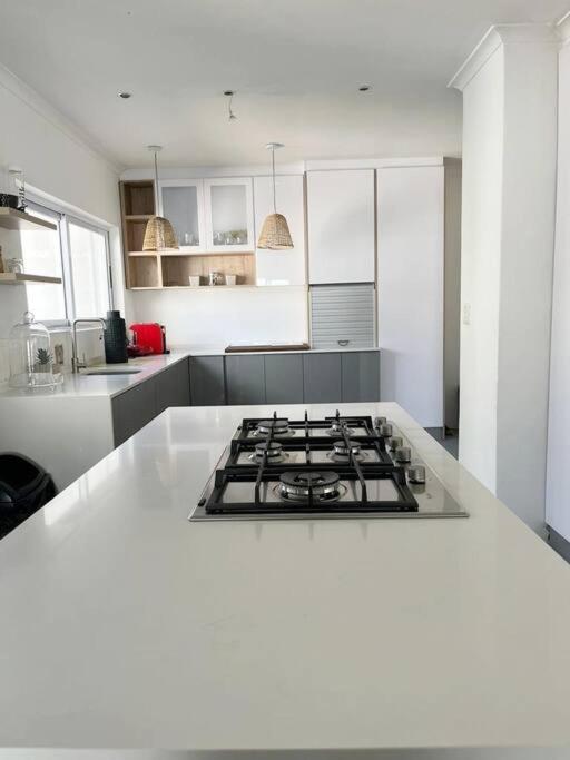 Spacious 4 Bedroom House With Pool Holiday home